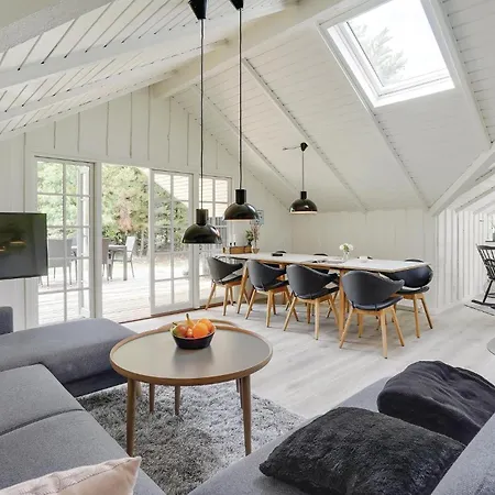 Ferienhaus Four-bedroom In *