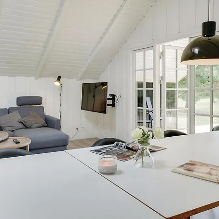 Four-bedroom In Dom wakacyjny *