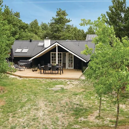 Four-bedroom In Dom wakacyjny Blåvand