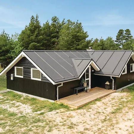 Дом отдыха Four-bedroom In Блаванн